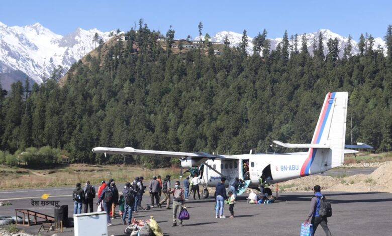 Photo of लाइनमा राखेर टिकट दिँदै नेपाल एइरलाइन्स